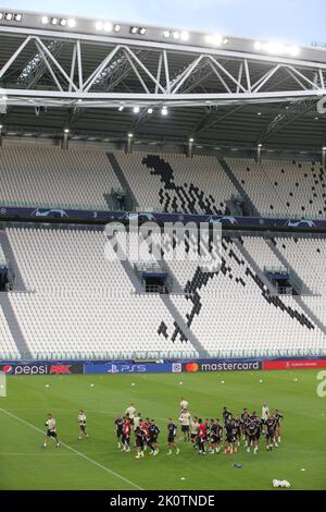 Turin, Italien. 13. September 2022. Das Team ist in einer allgemeinen Ansicht während des SL Benfica Trainings im Juventus Stadium, Turin, abgebildet. Bilddatum: 13.. September 2022. Bildnachweis sollte lauten: Jonathan Moscrop/Sportimage Kredit: Sportimage/Alamy Live News Stockfoto