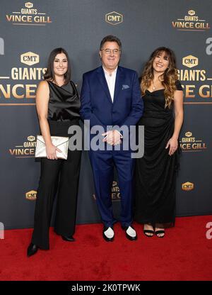 Jenny Gill Van Valkenburg, Vince Gill, Corrina Grant Gill besuchen CMT Giants: Vince Gill am 12. September 2022 im Fisher Center for the Performing Arts in Nashville, Tennessee. Foto: Amiee Stubbs/imageSPACE/MediaPunch Stockfoto