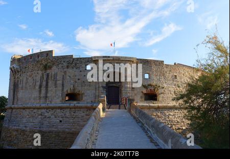 Der Turm der Königlichen Tour ist eine Festung, die zum Schutz des Marinehafens von Toulon gebaut wurde. Frankreich Stockfoto