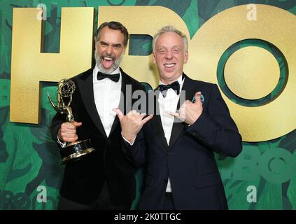 Murray Bartlett und Mike White nehmen am 12. September 2022 an der HBO Emmy's Party 2022 in den San Vicente Bungalows in West Hollywood, Kalifornien, Teil. Foto: Crash/imageSPACE/MediaPunch Stockfoto