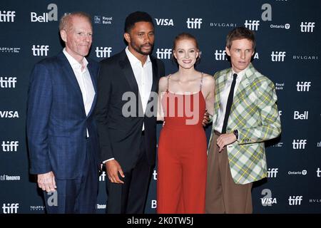 11. September 2022 - Toronto, Ontario, Kanada - Noah Emmerich, Nnamdi Asomugha, Jessica Chastain, Eddie Redmayne. 2022 Toronto International Film Festival - ''The Good Nurse'' Premiere im Princess of Wales Theatre. (Bild: © Brent Perniac/AdMedia über ZUMA Press Wire) Stockfoto