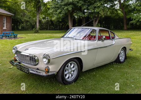 1966 Volvo P1800 ‘ORO 709D’ wird auf der Juni-Scramble im Bicester Heritage Center am 19.. Juni 2022 ausgestellt Stockfoto