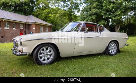 1966 Volvo P1800 ‘ORO 709D’ wird auf der Juni-Scramble im Bicester Heritage Center am 19.. Juni 2022 ausgestellt Stockfoto