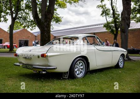 1966 Volvo P1800 ‘ORO 709D’ wird auf der Juni-Scramble im Bicester Heritage Center am 19.. Juni 2022 ausgestellt Stockfoto