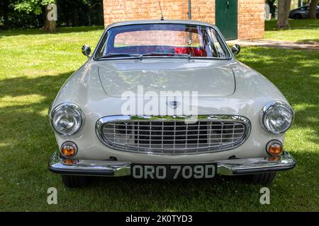 1966 Volvo P1800 ‘ORO 709D’ wird auf der Juni-Scramble im Bicester Heritage Center am 19.. Juni 2022 ausgestellt Stockfoto