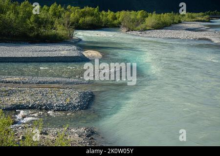 Die renaturierte Auenlandschaft des Inn bei Samedan und Bever im Engadin, Schweiz Stockfoto