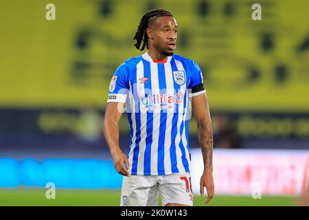 Huddersfield, Großbritannien. 13. September 2022. David Kasumu #18 von Huddersfield Town während des Sky Bet Championship-Spiels Huddersfield Town gegen Wigan Athletic im John Smith's Stadium, Huddersfield, Großbritannien, 13.. September 2022 (Foto von Conor Molloy/News Images) in Huddersfield, Großbritannien am 9/13/2022. (Foto von Conor Molloy/News Images/Sipa USA) Quelle: SIPA USA/Alamy Live News Stockfoto