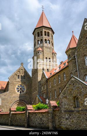 Die Benediktinerabtei St. Maurice und St. Maurus von Clervaux. Clervaux, Luxemburg. Stockfoto