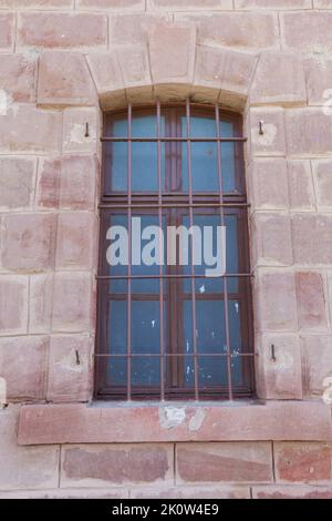 Al Ula, Saudi-Arabien – restaurierter Hejaz-Eisenbahnzug, der vom Osmanischen Reich gebaut wurde Stockfoto