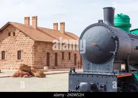 Al Ula, Saudi-Arabien – restaurierter Hejaz-Eisenbahnzug, der vom Osmanischen Reich gebaut wurde Stockfoto