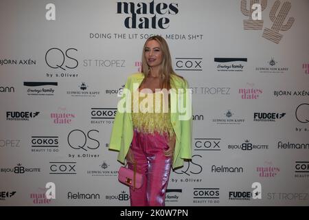 Christine Evers aka vogueuplikethis beim mates Date Influencer Event auf der Berlin Fashion Week Frühjahr/Sommer 2023 in der Berliner Freiheit. Berlin Stockfoto