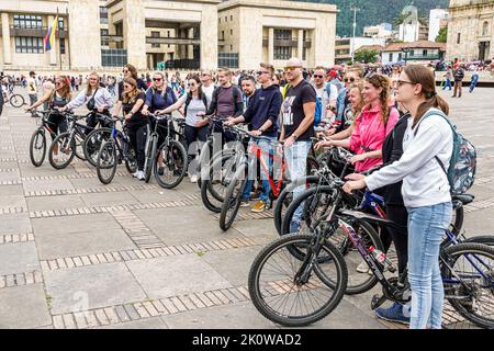 Bogota Kolumbien, La Candelaria Centro Historico Zentral historische Altstadt Zentrum Plaza de Bolivar Catedral Primada de Colombia, Fahrradtour grou Stockfoto