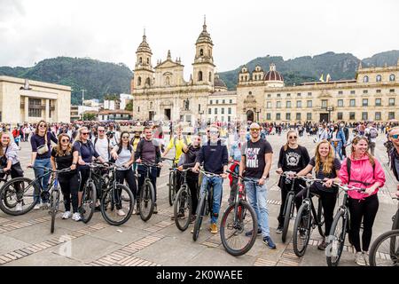 Bogota Kolumbien, La Candelaria Centro Historico Zentral historische Altstadt Zentrum Plaza de Bolivar Catedral Primada de Colombia, Fahrradtour grou Stockfoto