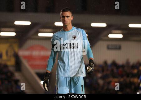 Nik Tzanev #1 von AFC Wimbledon während des Sky Bet League 2-Spiels AFC Wimbledon gegen Northampton Town im Cherry Red Records Stadium, Merton, Großbritannien, 13.. September 2022 (Foto von Carlton Myrie/News Images) Stockfoto