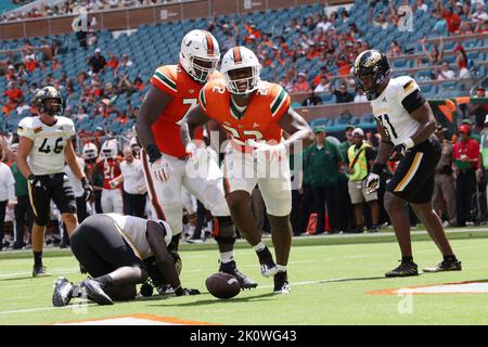 Miami Hurricanes Running Back Thaddius Franklin Jr. (22) ist nach einem Touchdown-Lauf im Hard Rock Stadium am 10. September 2022 in Miami Gardens, FL, begeistert. Miami Hurricanes besiegten Southern Miss Golden Eagles 30-7 (Credit: Paul Fong/Image of Sport) Stockfoto