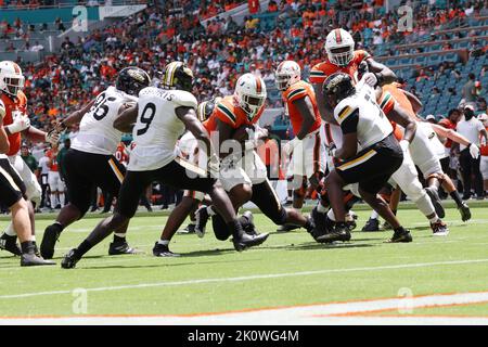 Miami Hurricanes Running Back Thaddius Franklin Jr. (22) läuft am 10. September 2022 im Hard Rock Stadium in Miami Gardens, FL. Miami Hurricanes besiegten Southern Miss Golden Eagles 30-7 (Credit: Paul Fong/Image of Sport) Stockfoto