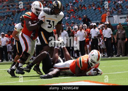 Miami Hurricanes Running Back Thaddius Franklin Jr. (22) läuft am 10. September 2022 im Hard Rock Stadium in Miami Gardens, FL. Miami Hurricanes besiegten Southern Miss Golden Eagles 30-7 (Credit: Paul Fong/Image of Sport) Stockfoto