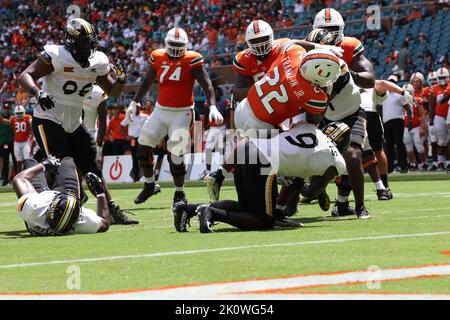 Miami Hurricanes Running Back Thaddius Franklin Jr. (22) läuft am 10. September 2022 im Hard Rock Stadium in Miami Gardens, FL. Miami Hurricanes besiegten Southern Miss Golden Eagles 30-7 (Credit: Paul Fong/Image of Sport) Stockfoto