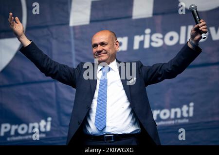 Turin, Italien. 13. September 2022. Fabrizio Comba von der politischen Partei Fratelli d'Italia (Brüder von Italien) Gesten während einer Kundgebung im Rahmen des Wahlkampfs für die Parlamentswahlen. Die Italiener stehen am 25. September bei den Parlamentswahlen an der Wahl. Kredit: Nicolò Campo/Alamy Live Nachrichten Stockfoto