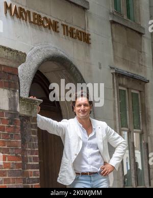 Alexander J Gifford, künstlerischer Leiter des Marylebone Theatre in London, am 3. August 2022. Kredit: Rob Taggart/Alamy Stockfoto