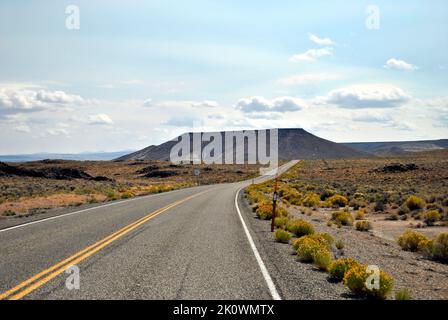 Illal Mountain, Meadow und Meandering Creek Stockfoto