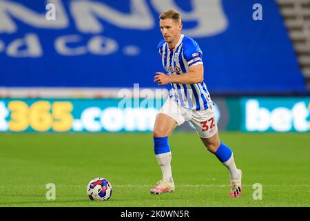 Huddersfield, Großbritannien. 13. September 2022. Tom Lees #32 von Huddersfield Town während des Sky Bet Championship-Spiels Huddersfield Town gegen Wigan Athletic im John Smith's Stadium, Huddersfield, Großbritannien, 13.. September 2022 (Foto von Conor Molloy/News Images) in Huddersfield, Großbritannien am 9/13/2022. (Foto von Conor Molloy/News Images/Sipa USA) Quelle: SIPA USA/Alamy Live News Stockfoto