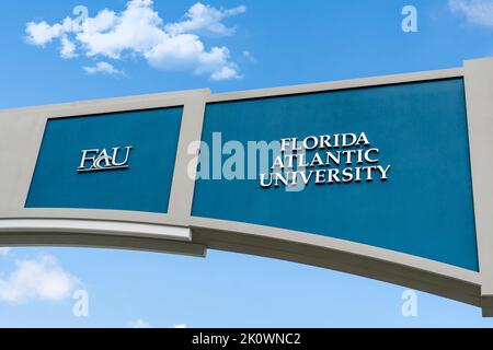 DAVIE, FL, USA - 1. JULI 2022: Eintritt zur Florida Atlantic University. Stockfoto