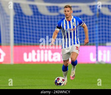 Huddersfield, Großbritannien. 13. September 2022. Tom Lees #32 von Huddersfield Town während des Sky Bet Championship-Spiels Huddersfield Town gegen Wigan Athletic im John Smith's Stadium, Huddersfield, Großbritannien, 13.. September 2022 (Foto von Conor Molloy/News Images) in Huddersfield, Großbritannien am 9/13/2022. (Foto von Conor Molloy/News Images/Sipa USA) Quelle: SIPA USA/Alamy Live News Stockfoto