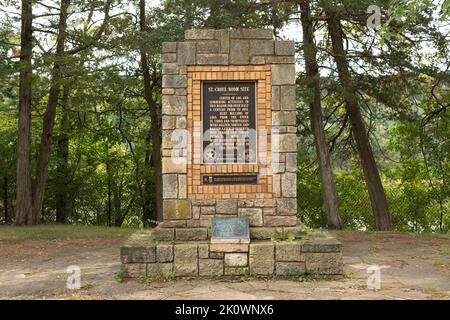 STILLWATER, MN, USA - 10. SEPTEMBER 2022: St. Croix Boom Site Monument am St. Croix River. Stockfoto