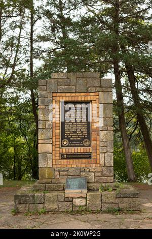 STILLWATER, MN, USA - 10. SEPTEMBER 2022: St. Croix Boom Site Monument am St. Croix River. Stockfoto