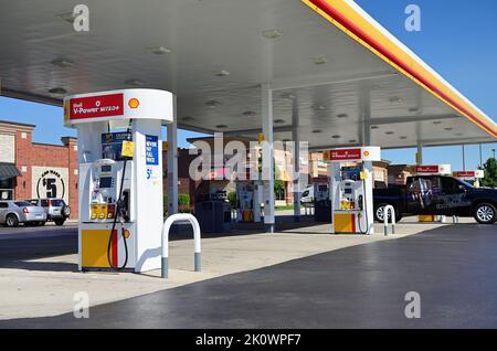 Roselle, Illinois, USA. Gaspumpen an einer modernen SB-Tankstelle. Stockfoto