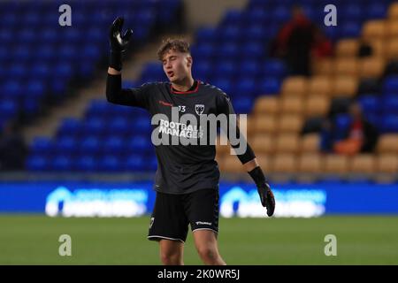 Merton, Großbritannien. 13. September 2022. Nathan Broome #13 von AFC Wimbledon gesehen während des Sky Bet League 2 Spiels AFC Wimbledon gegen Northampton Town im Cherry Red Records Stadium, Merton, Großbritannien, 13.. September 2022 (Foto von Carlton Myrie/News Images) in Merton, Großbritannien am 9/13/2022. (Foto von Carlton Myrie/News Images/Sipa USA) Quelle: SIPA USA/Alamy Live News Stockfoto