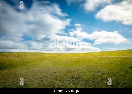 Verschwommene Wolken bewegen sich und Rio Grande do Sul Pampa - Südbrasilien Stockfoto