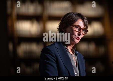 Laurence Engel, Präsidentin des BNF, spricht nach einem Besuch im Museum der neu renovierten Bibliotheque Nationale de France (Nationalbibliothek) in Paris vor der Wiedereröffnung des Richelieu-Standorts der Bibliotheque nationale de France am 17. September 2022 nach mehr als zehn Jahren Renovierung. Foto von Aurelien Morissard/ABACAPRESS.COM Stockfoto