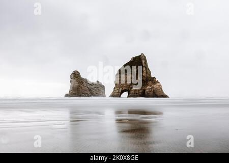 Felsformation am Wharariki Beach, Golden Bay, Neuseeland Stockfoto