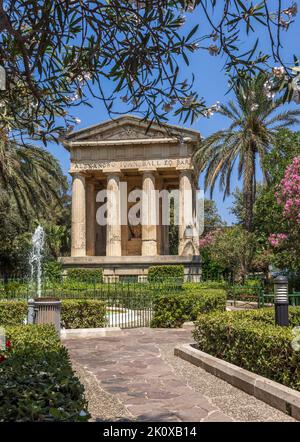 Sir Alexander Ball Monument in den Lower Barrakka Gardens Valletta. Stockfoto