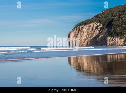 Strand von Berria in Santoña - Cantabria (Spanien) Stockfoto