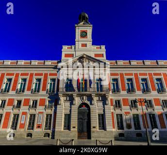 Madrid, Spanien - 28. Juni 2021: Presidencia Comunidad de Madrid oder die Regierung der Gemeinde Madrid, lokale kollegiale Regierungsstelle Stockfoto