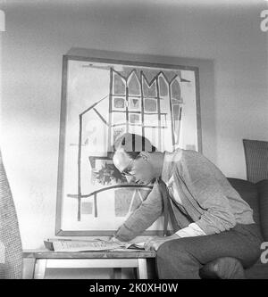 Ingmar Bergman. 1918-2007. Schwedischer Filmregisseur. Hier im Bild 1951 in seinem Haus am 11. Oktober 1951. Kristoffersson BE15-8 Stockfoto