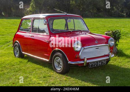 1970, 70s SEVENTIES Red MORRIS MINI COOPER beim Southport Classic Car and Speed Event im Victoria Park Stockfoto