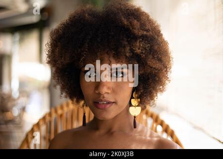 Nahaufnahme Porträt der schönen jungen afrikanischen Frau Stockfoto