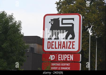 Eupen, Belgien. 10. September 2022. Logo, Schriftzug von Delhaize, einer internationalen Lebensmittelkette aus Belgien Quelle: Horst Galuschka/dpa/Horst Galuschka dpa/Alamy Live News Stockfoto