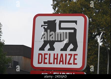 Eupen, Belgien. 10. September 2022. Logo, Schriftzug von Delhaize, einer internationalen Lebensmittelkette aus Belgien Quelle: Horst Galuschka/dpa/Horst Galuschka dpa/Alamy Live News Stockfoto