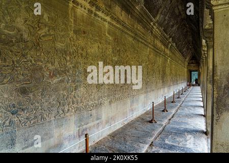 Kambodscha. Provinz Siem Reap. Bas Relief der Südgalerie von Angkor Wat (Tempelstadt, die an eine Reihe historischer Ereignisse aus der Regierungszeit von erinnert Stockfoto