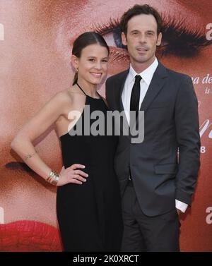 Los Angeles, USA. 13. September 2022. (L-R) Whitney Able und Scoot McNairy treffen bei Netflix's BLONDER Los Angeles Premiere ein, die am Dienstag, dem 13. September 2022, im TCL Chinese Theatre in Hollywood, CA, stattfand. (Foto: Sthanlee B. Mirador/Sipa USA) Quelle: SIPA USA/Alamy Live News Stockfoto