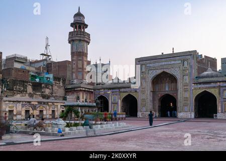 Die Wazir Khan Moschee in Lahore, Pakistan tagsüber Stockfoto