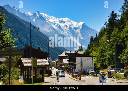 Argentiere, kleines Dorf neben Chamonix mit großartiger Aussicht auf Monte Blanc und die Gletscher. Haute Savoie. Hochwertiges Foto Stockfoto