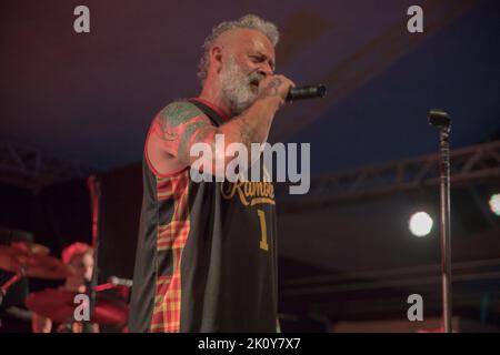 Die Piazza Lucio Dalla (Nervi-Baldachin) wurde für die Ramblers der Stadt Modena beleuchtet. (Foto von Carlo Vergani/Pacific Press) Stockfoto