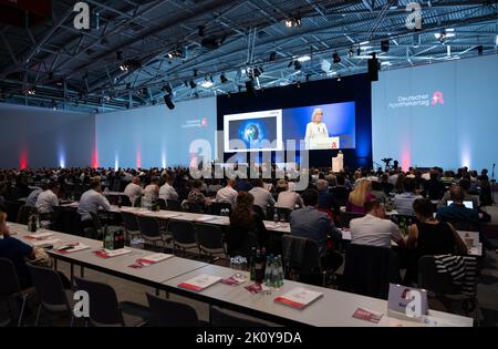 München, Deutschland. 14. September 2022. Gabriele Regina Overwiening, Präsidentin des Verbandes Deutscher Apothekerverbände, nimmt an der Eröffnung des Deutschen Apothekertages Teil. Mehr als 400 Apotheker treffen sich ab diesem Mittwoch zum Deutschen Apothekertag 57. in München. Quelle: Sven Hoppe/dpa/Alamy Live News Stockfoto