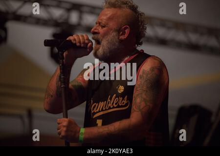 13. September 2022, Bologna, Emilia-Romagna, Israel: Die Piazza Lucio Dalla (Nervi-Baldachin) wurde für die Ramblers der Stadt Modena beleuchtet. (Bild: © Carlo Verbani/Pacific Press via ZUMA Press Wire) Stockfoto